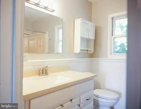 Entry Way - 727 Pear St, Dover, DE 19904 photo 2 of 3