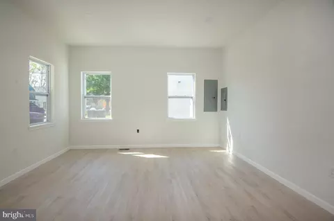 Living - 18 S Governors Ave, Dover, DE 19904 photo 1 of 7