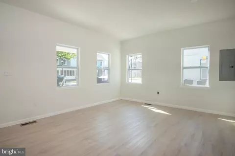 Living - 18 S Governors Ave, Dover, DE 19904 photo 2 of 7