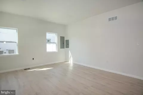 Entry Way - 18 S Governors Ave, Dover, DE 19904 photo 1 of 7