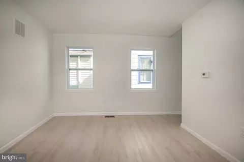 Living - 18 S Governors Ave, Dover, DE 19904 photo 6 of 7