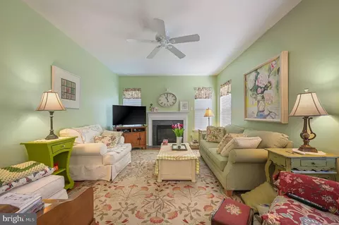 Living - 526 Carrington Dr, Dover, DE 19904 photo 2 of 3