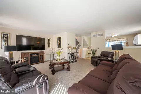 Living - 532 Schooner Way, Dover, DE 19901 photo 1 of 1