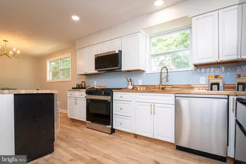 Kitchen - 162 Turner Dr, Dover, DE 19904 photo 3 of 4