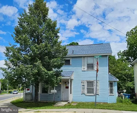 49 Front St, Wyoming, DE 19934