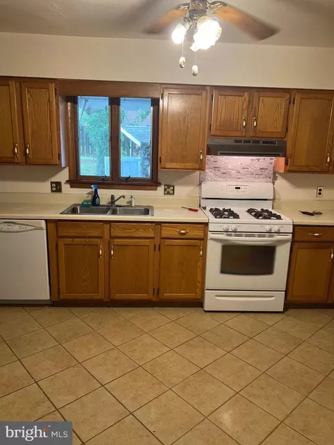 Kitchen - 524 Crawford Ave, Dover, DE 19901 photo 2 of 3