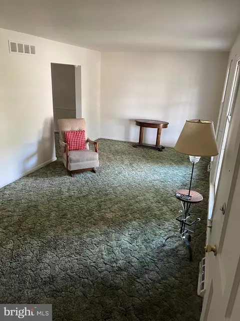 Living - 524 Crawford Ave, Dover, DE 19901 photo 1 of 3