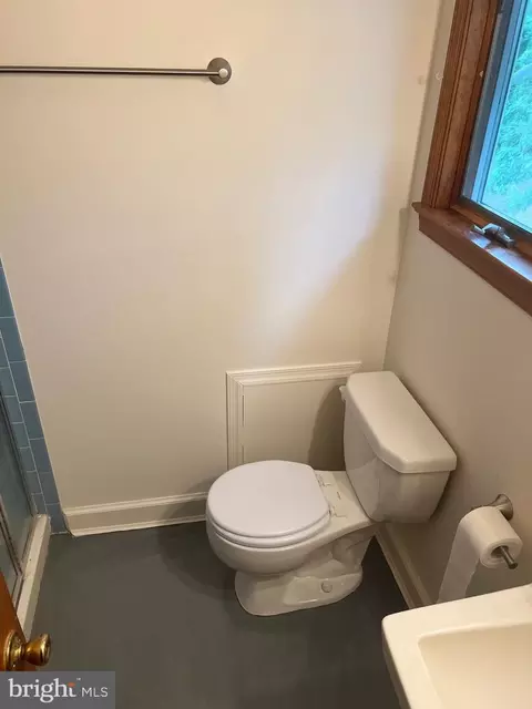 Bath - 524 Crawford Ave, Dover, DE 19901 photo 1 of 1