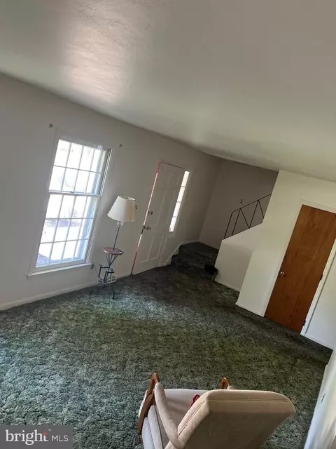 Living - 524 Crawford Ave, Dover, DE 19901 photo 2 of 3