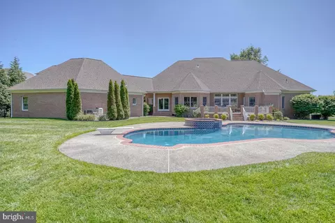Exterior - 9 Chadwick Dr, Dover, DE 19901 photo 5 of 10