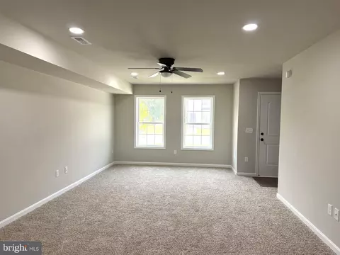 Living - 237 Rojan Rd #112, Dover, DE 19901 photo 1 of 4
