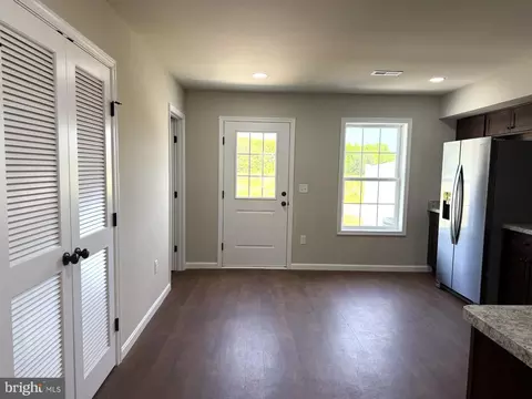 Entry Way - 237 Rojan Rd #112, Dover, DE 19901 photo 2 of 5