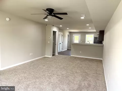 Living - 237 Rojan Rd #112, Dover, DE 19901 photo 2 of 4