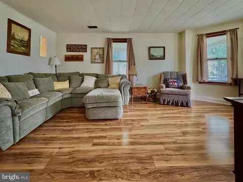 Living - 203 Commerce St, Harrington, DE 19952 photo 1 of 1