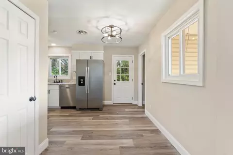 Entry Way - 63 Saxton Rd, Dover, DE 19901 photo 2 of 6
