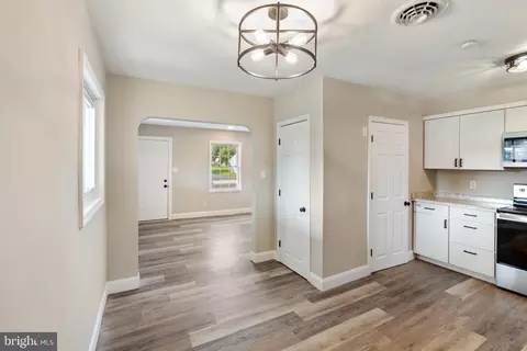 Entry Way - 63 Saxton Rd, Dover, DE 19901 photo 3 of 6
