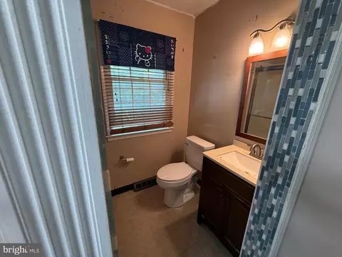 Bath - 187 Merion Rd, Dover, DE 19904 photo 2 of 3