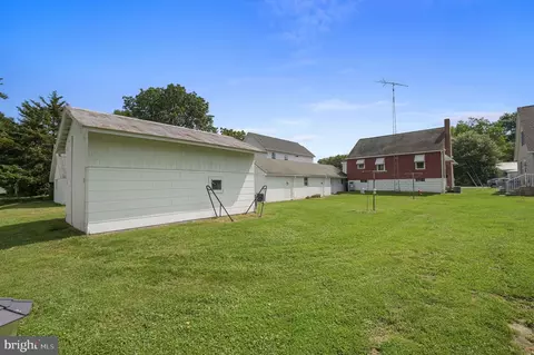 Exterior - 11 Simpson St, Harrington, DE 19952 photo 3 of 3