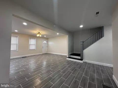 Living - 128 W North St, Dover, DE 19904 photo 1 of 7
