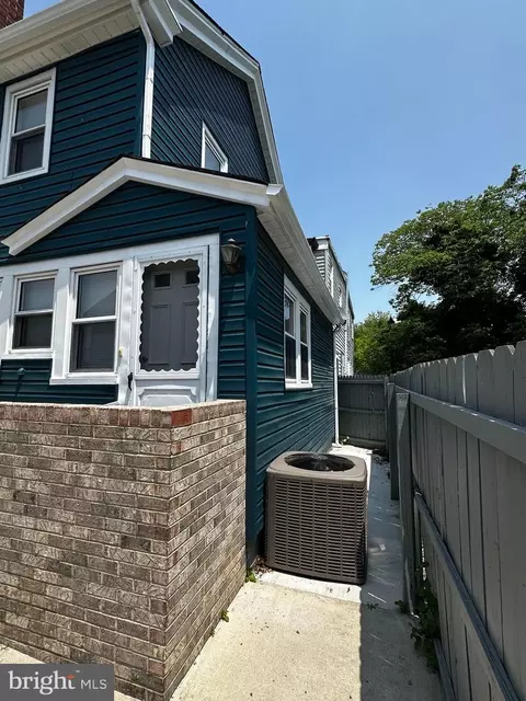 Exterior - 128 W North St, Dover, DE 19904 photo 1 of 2