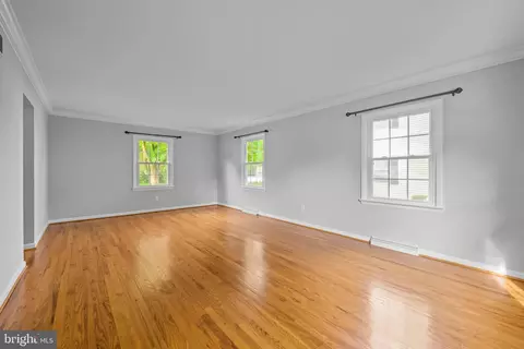 Living - 111 N Fairfield Dr, Dover, DE 19901 photo 2 of 5