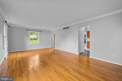 Living - 111 N Fairfield Dr, Dover, DE 19901 photo 3 of 5