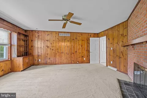 Living - 111 N Fairfield Dr, Dover, DE 19901 photo 5 of 5