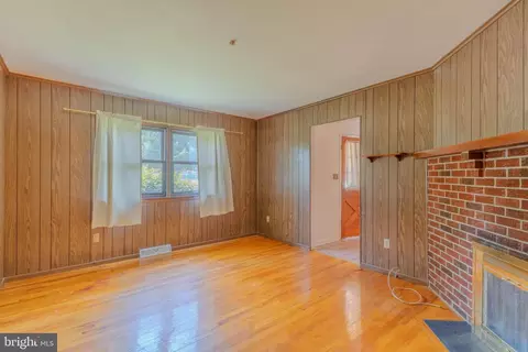 Living - 953 Lochmeath Way, Dover, DE 19901 photo 3 of 5