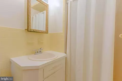Bath - 953 Lochmeath Way, Dover, DE 19901 photo 2 of 2