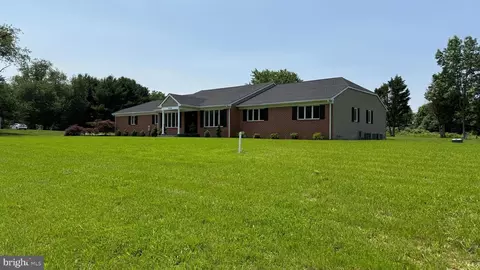 Exterior - 104 Lake Front Dr, Dover, DE 19904 photo 2 of 5