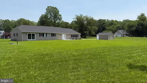 Exterior - 104 Lake Front Dr, Dover, DE 19904 photo 4 of 5