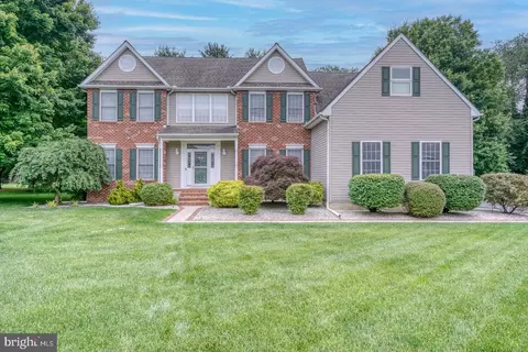 Exterior - 13 Emerson Dr, Dover, DE 19901 photo 2 of 13