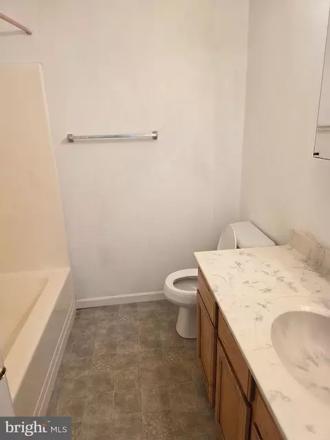 Bath - 305 W Reed St, Dover, DE 19904 photo 1 of 1