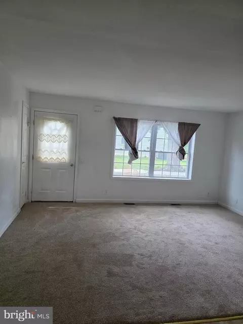 Living - 305 W Reed St, Dover, DE 19904 photo 1 of 1