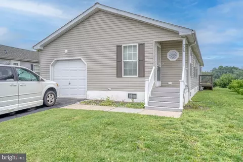 728 Radnor Ln #8, Smyrna, DE 19977