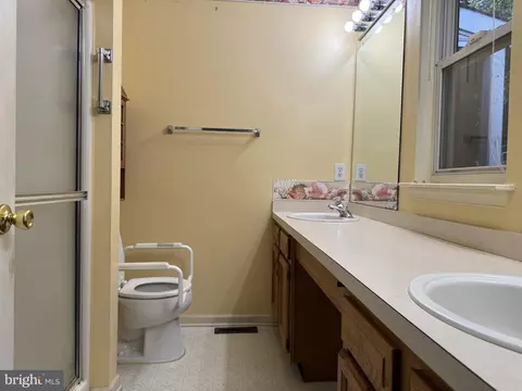 Bath - 115 Sheffield Dr, Dover, DE 19901 photo 1 of 1