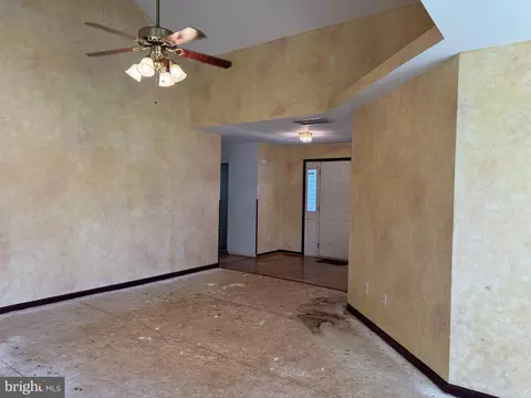 Living - 115 Sheffield Dr, Dover, DE 19901 photo 3 of 3