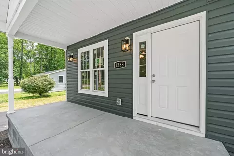 Exterior - 1358 W College Rd, Dover, DE 19904 photo 2 of 3