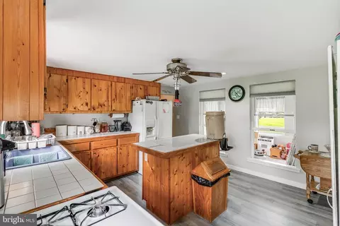 Kitchen - 5634 Pearsons Corner Rd, Dover, DE 19904 photo 2 of 2