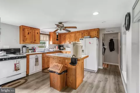 Kitchen - 5634 Pearsons Corner Rd, Dover, DE 19904 photo 1 of 2