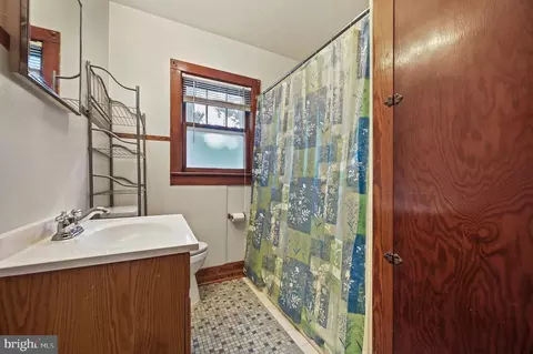 Bath - 71 N Halsey Rd, Dover, DE 19901 photo 1 of 1