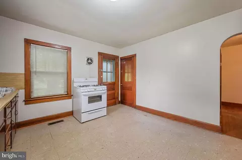 Entry Way - 71 N Halsey Rd, Dover, DE 19901 photo 2 of 4