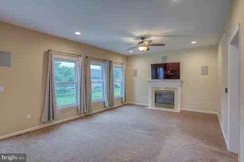 Living - 113 Maple Glen Dr, Dover, DE 19904 photo 3 of 6
