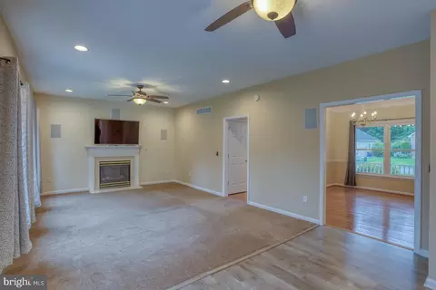 Living - 113 Maple Glen Dr, Dover, DE 19904 photo 5 of 6