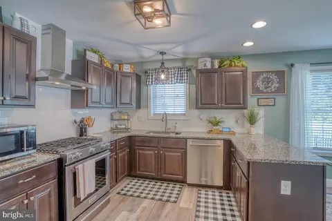 Kitchen - 122 Lulu Ln, Dover, DE 19901 photo 2 of 4
