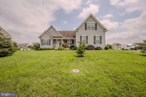 631 Sunrise Dr, Clayton, DE 19938