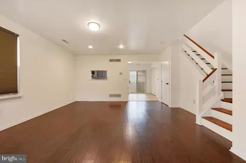 Living - 39 Periwinkle Ct, Dover, DE 19904 photo 2 of 5