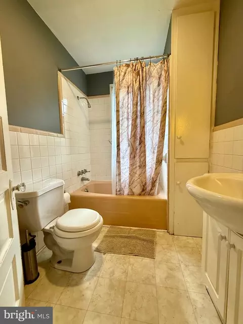 Bath - 220 N Bradford St, Dover, DE 19904 photo 2 of 4