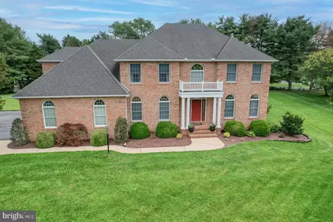 Exterior - 33 Chadwick Dr, Dover, DE 19901 photo 2 of 4