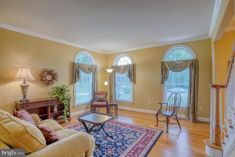 Living - 33 Chadwick Dr, Dover, DE 19901 photo 1 of 5